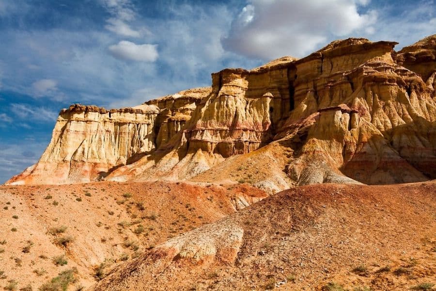 Говь нутгийн аялал ба Цагаан суварга - Mongol Trail Adventure