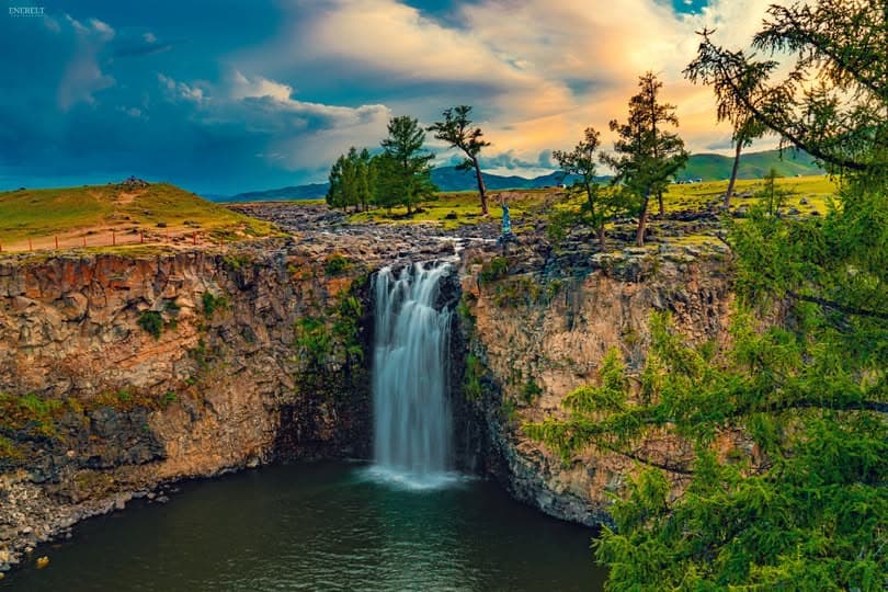 Хүйсийн найман нуур ба Улаан Цутгалан - Mongol Trail Adventure